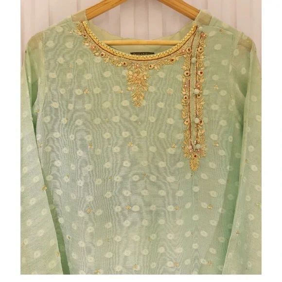 Agha Noor small embroidered Kurta - Picture 2 of 6